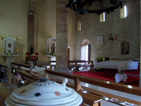 Chiesa di Santa Maria a Mare: interno