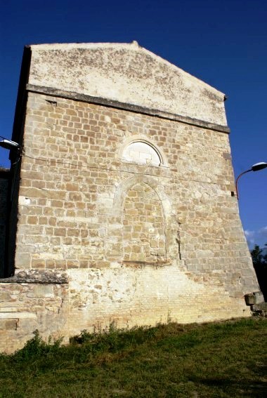 Chiesa di S.Rufina ad Aquilano di Tossicia (Te): parete posteriore con iscrizioni