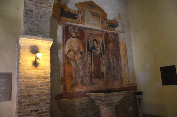 Chiesa di S.Nicola di Bari ad Atri (Te): "Madonna con Bambino tra i SS. Rocco e Sebastiano" (XV sec.)