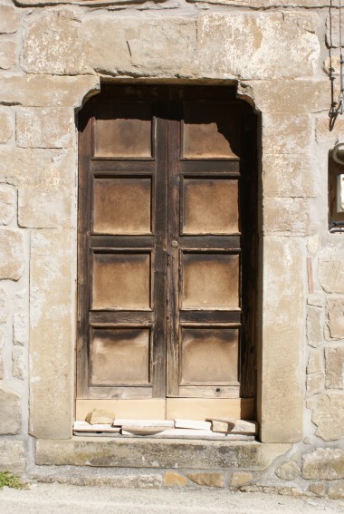 Chiesa di S.Donato a Caiano di Cortino (Te): portale secondario