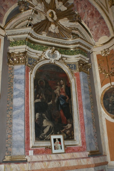 Chiesa della Madonna dell'Alno a Canzano: altare laterale