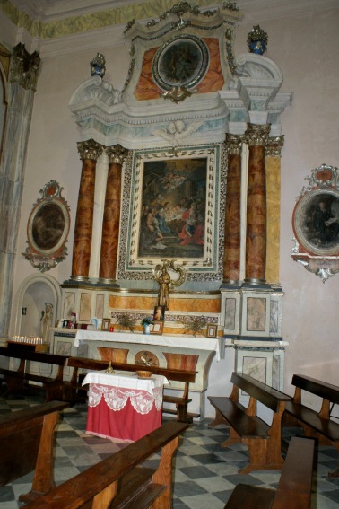 Chiesa della Madonna dell'Alno a Canzano: altare laterale