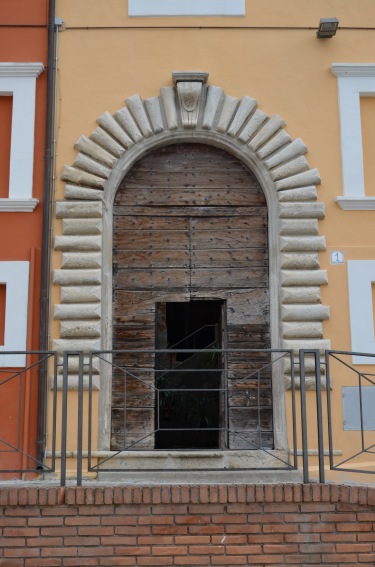 Canzano (Te): portale