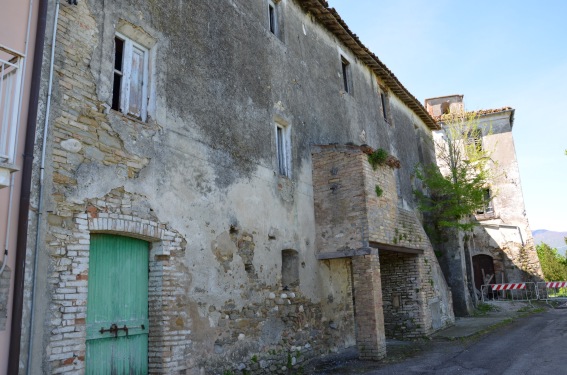 Castel Castagna (Teramo): bastioni