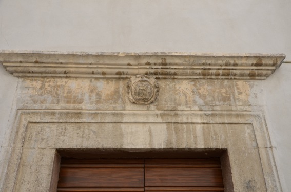Castel Castagna (Teramo): portaletto cinquecentesco