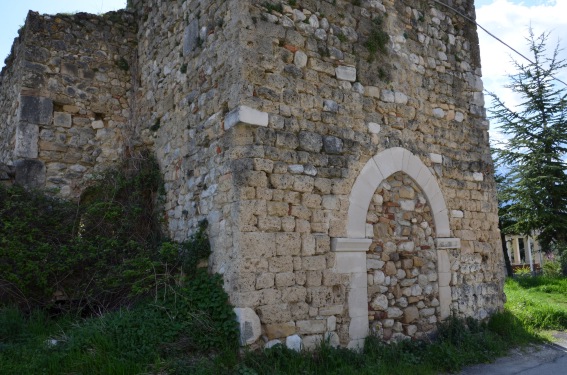 Resti del Monastero di S.Cassiano a Cesa di Francia di Isola del G.S. (Te)