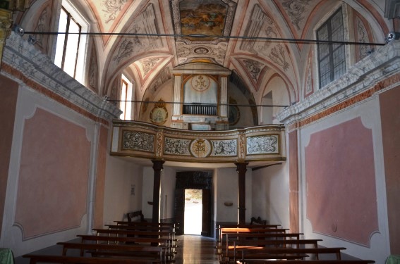 Chiesa di S.Maria degli Angeli (o della Scopa) a Civitella del Tronto (Te): cantoria ed organo