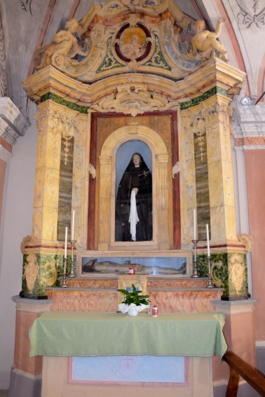Chiesa di S.Maria degli Angeli (o della Scopa) a Civitella del Tronto (Te): Altare della Madonna dei Sette Dolori e Cristo Deposto
