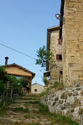 Collegrato di Valle Castellana (Te): l'ingresso al borgo