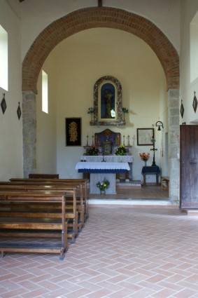 Collegrato di Valle Castellana (Te): interno della chiesa