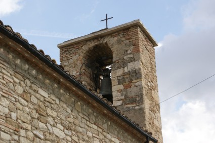 Chiesa di S.Pietro di Azzano a Costumi di Torricella Sicura (Te)