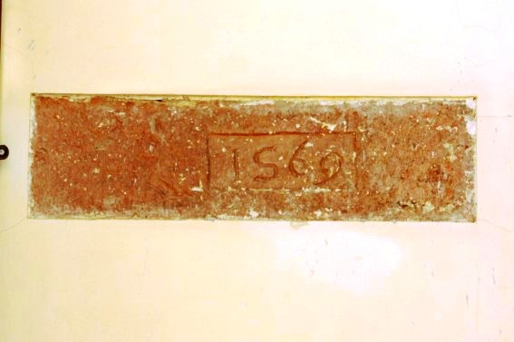 Cusciano di Montorio al V. (Te): data incisa su pietra