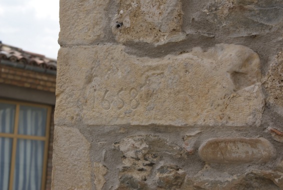Chiesa della Madonna delle Grazie a Frondarola di Teramo: data 1658 scolpita su una pietra angolare