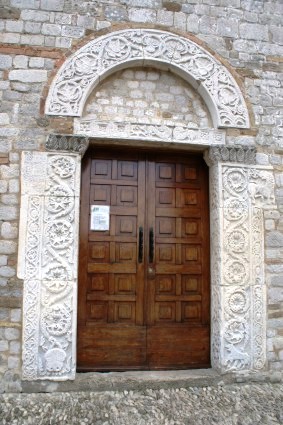 Chiesa di S. Clemente al Vomano di Guardia Vomano (Te): il portale del 1108