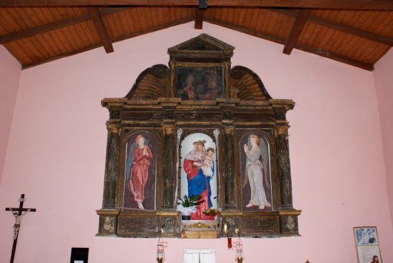 Chiesa della Madonna delle Grazie a Macchia da Borea di Valle Castellana (Teramo): altare ligneo