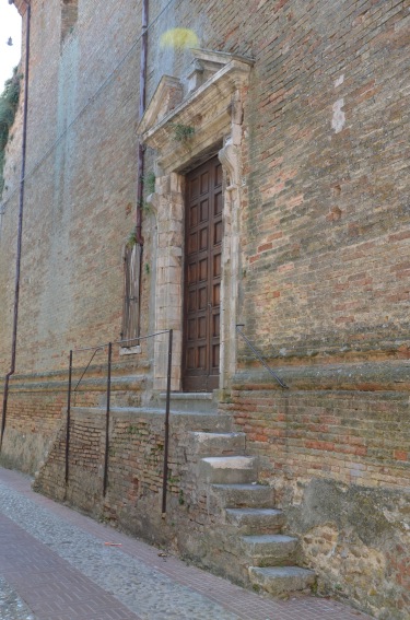 Chiesa dell'Annunziata a Montepagano di Roseto degli Abruzzi (Te): ingresso laterale