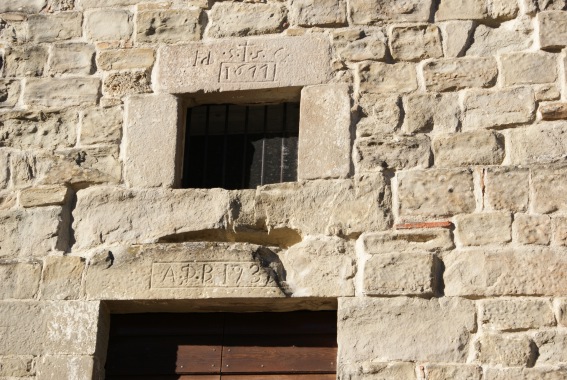 Chiesa di S. Paolo a Pezzelle di Cortino (Te): date incise sugli architravi