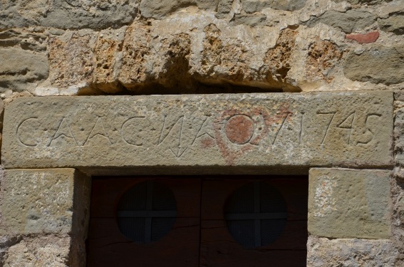 Prevenisco di Valle Castellana (Te) - Iscrizione indecifrabile su architrave: "C A A C N A Q V 1745"