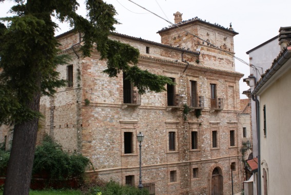 Ripattoni di Bellante (Te): palazzo signorile