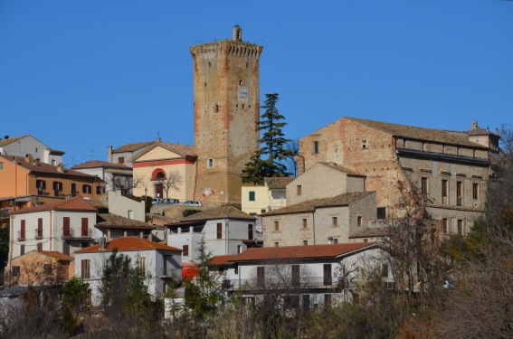 Chiesa di S.Silvestro e S.Giustino con torre trecentesca a Ripattoni di Bellante (Te)