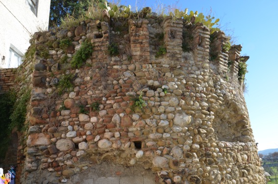 Ripattoni di Bellante (Te): torrione dell'antica fortificazione
