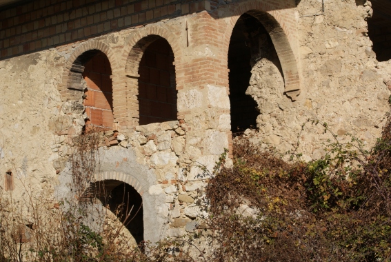 Archi a tutto sesto in casolare (proprietà Lera) a Rocche di Civitella (Te)