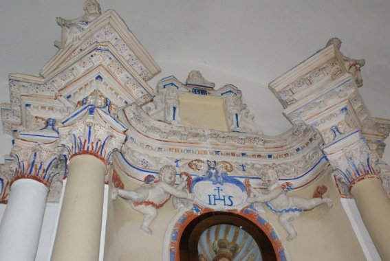 Chiesa di S.Angelo in Marano: particolare dell'altare barocco