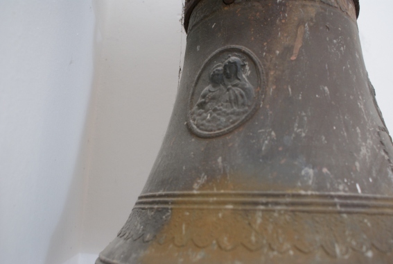 Chiesa di S.Croce a S.Croce di Civitella del Tronto (Te): vecchia campana conservata nella chiesa