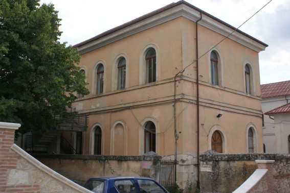 Scuola Elementare a S.Demetrio ne' Vestini (Aq)
