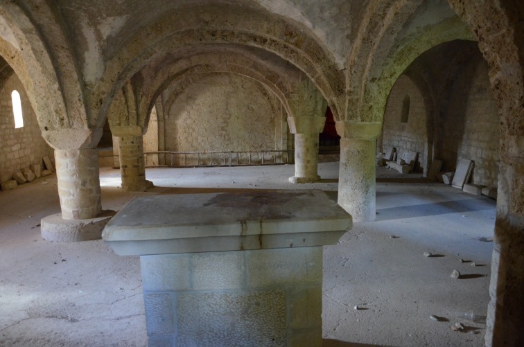 Chiesa di S. Giovanni ad Insulam di Isola del G.Sasso (Te): cripta