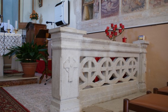 Chiesa di S.Stefano a Santo Stefano di Torricella Sicura (Te): balaustra