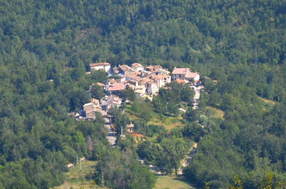 San Massimo di Isola del G.Sasso (Te): veduta dal Castello di Pagliara