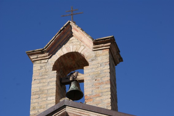 Sciusciano (Teramo): campanile a vela della Chiesa dell'Assunta