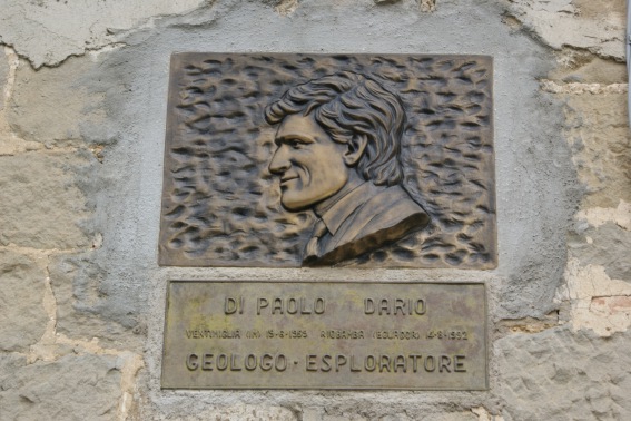 Targa in bronzo a Serra di Rocca S.Maria (Te)