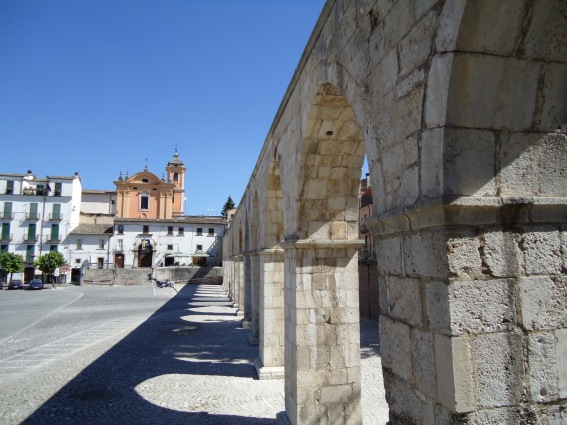 Sulmona: Chiesa di Santa Chiara ed acquedotto romano
