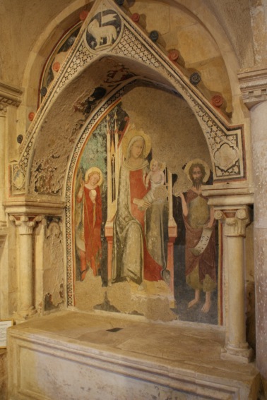 Basilica di San Panfilo a Sulmona: "La Madonna delle Fornaci" - bassorilievo del XII sec.