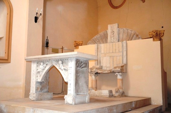 Chiesa di S.Sinforosa a Tossicia (Te): altare