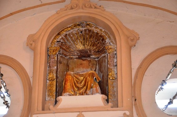 Chiesa di S.Sinforosa a Tossicia (Te): resti di statua lignea di Madonna assisa in Trono