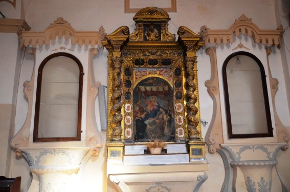 Chiesa di S.Sinforosa a Tossicia (Te): altare barocco laterale