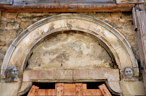 Chiesa di S.Sinforosa a Tossicia (Te): portale frontale