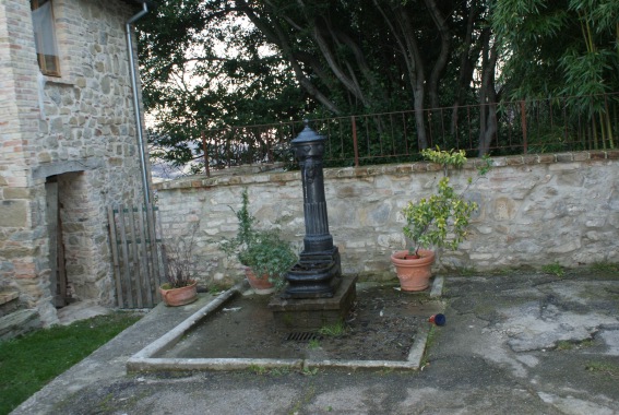 Valle Soprana (Te): fontanella