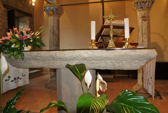 Chiesa di S. Maria a Brecciano a Villa Brozzi: mensa d'altare
