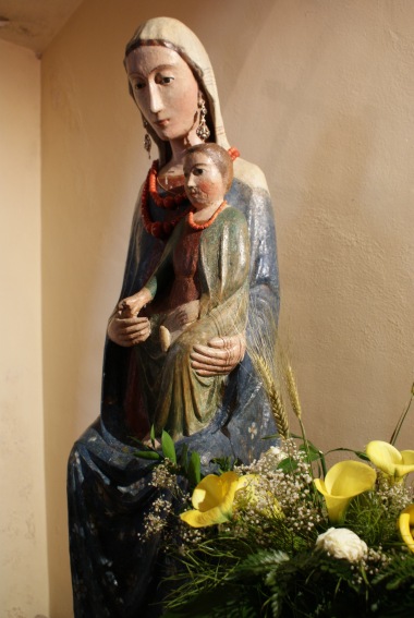 Chiesa di S. Maria a Brecciano a Villa Brozzi: statua lignea di Madonna con Bambino (XIII sec.)