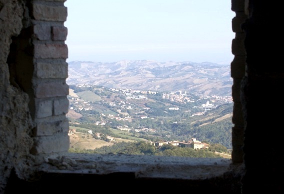 Villa Sciarra di Torricella Sicura (Te): veduta della citt di Teramo da Palazzo Sciarra